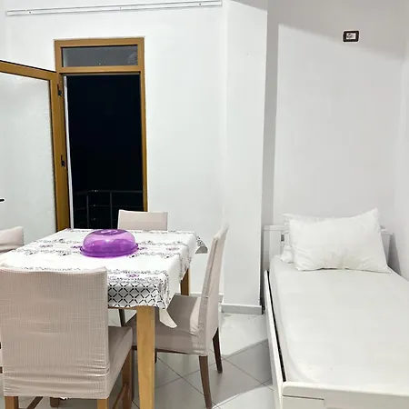 Apartment Georgia Free Parking Vlorë